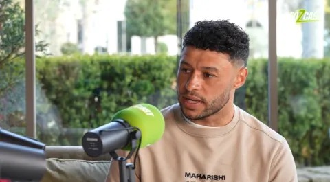 مع عدم وجود كرة للعب، تدرب مع فريق Gunners U21. تشامبرلين: أريد العودة إلى إنجلترا لأكون أقرب إلى عائلتي.